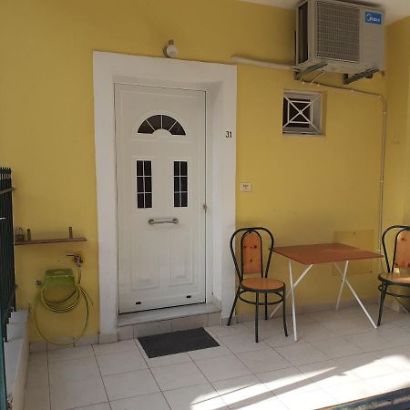 Yellow House Apartment Kalamata Exterior photo