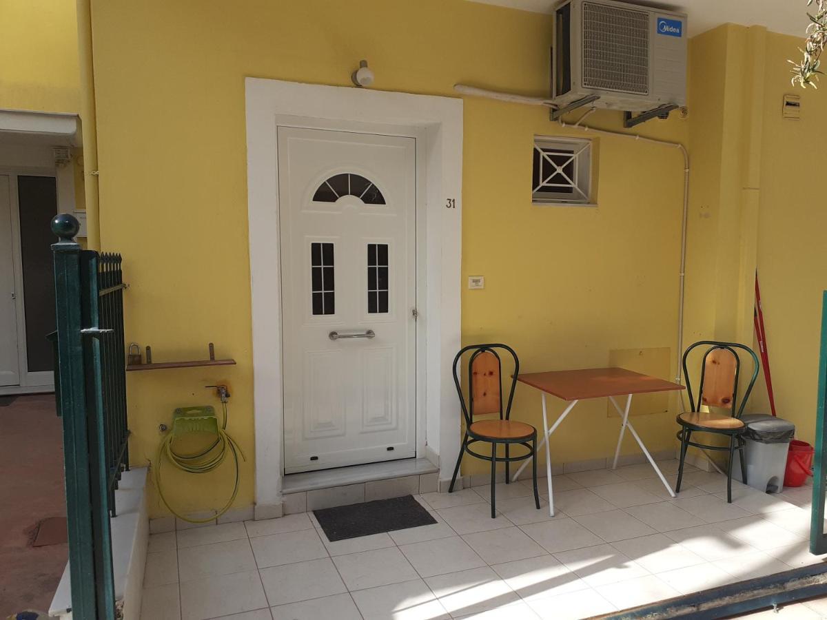 Yellow House Apartment Kalamata Exterior photo