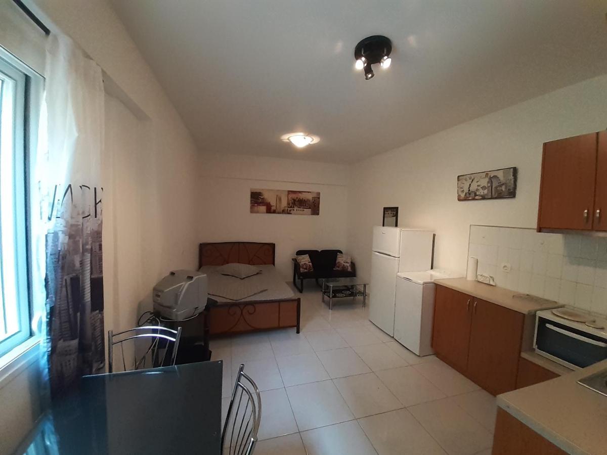 Yellow House Apartment Kalamata Exterior photo