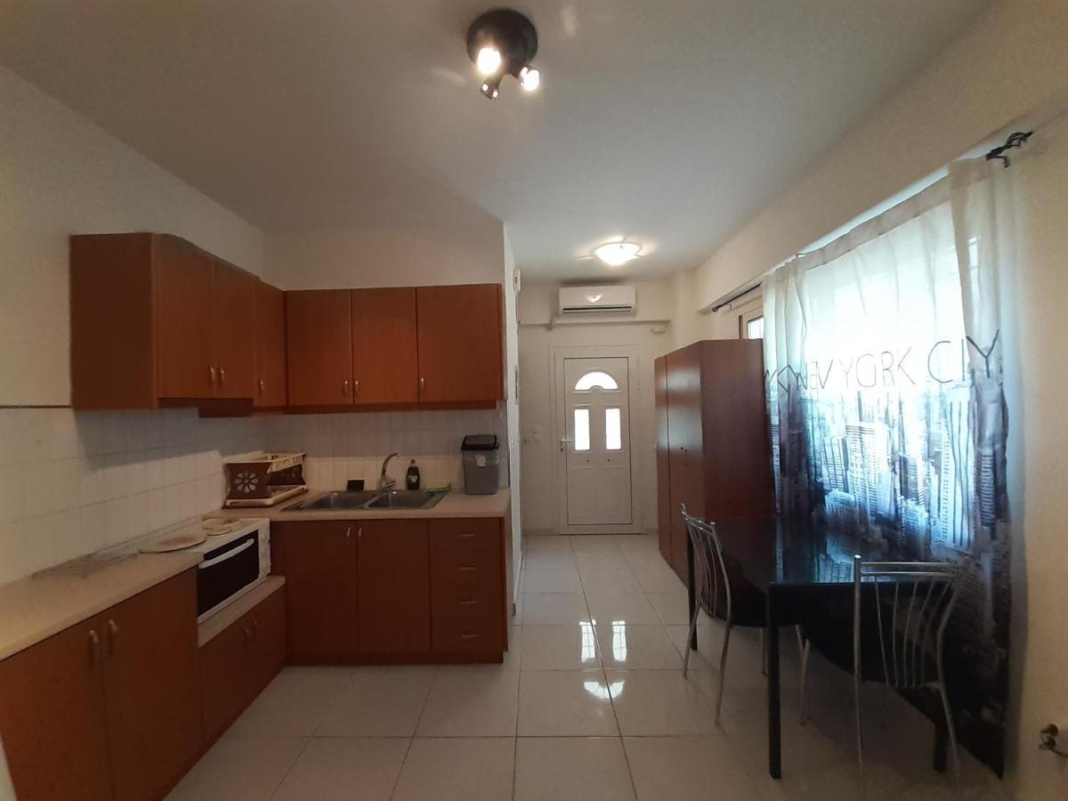 Yellow House Apartment Kalamata Exterior photo