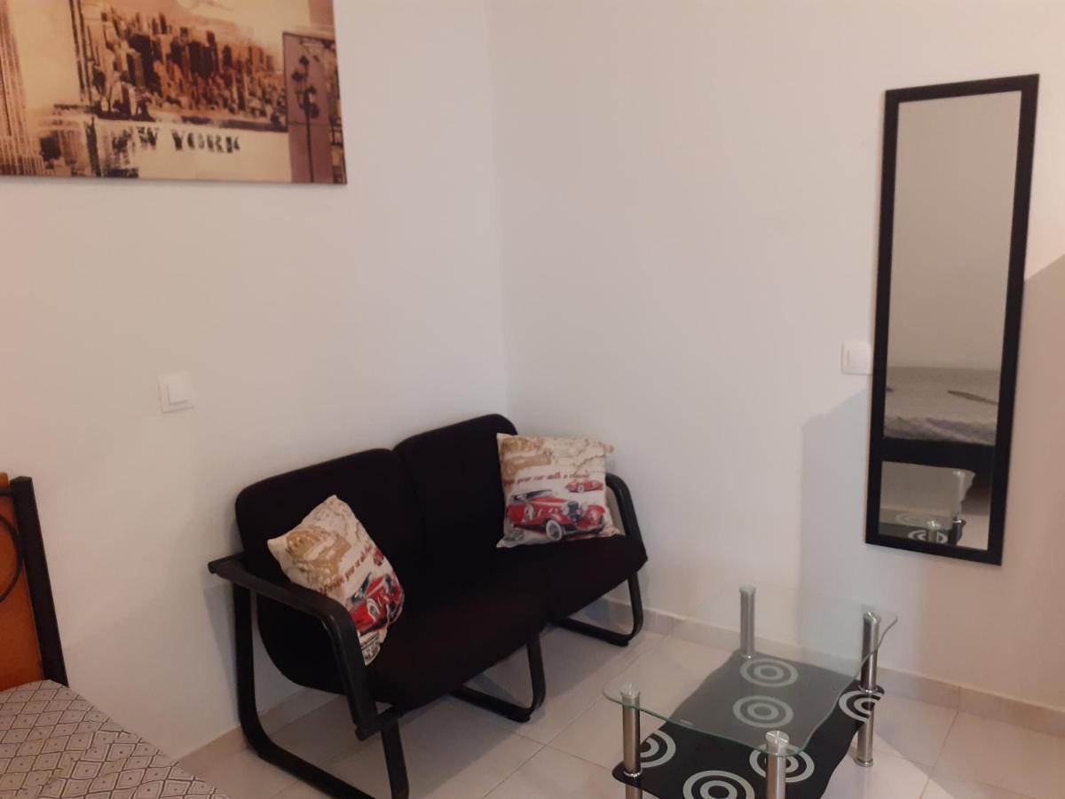 Yellow House Apartment Kalamata Exterior photo