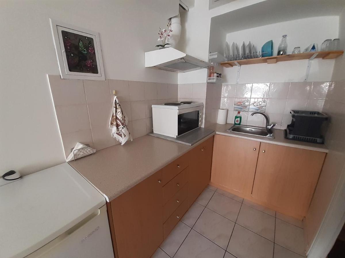 Yellow House Apartment Kalamata Exterior photo