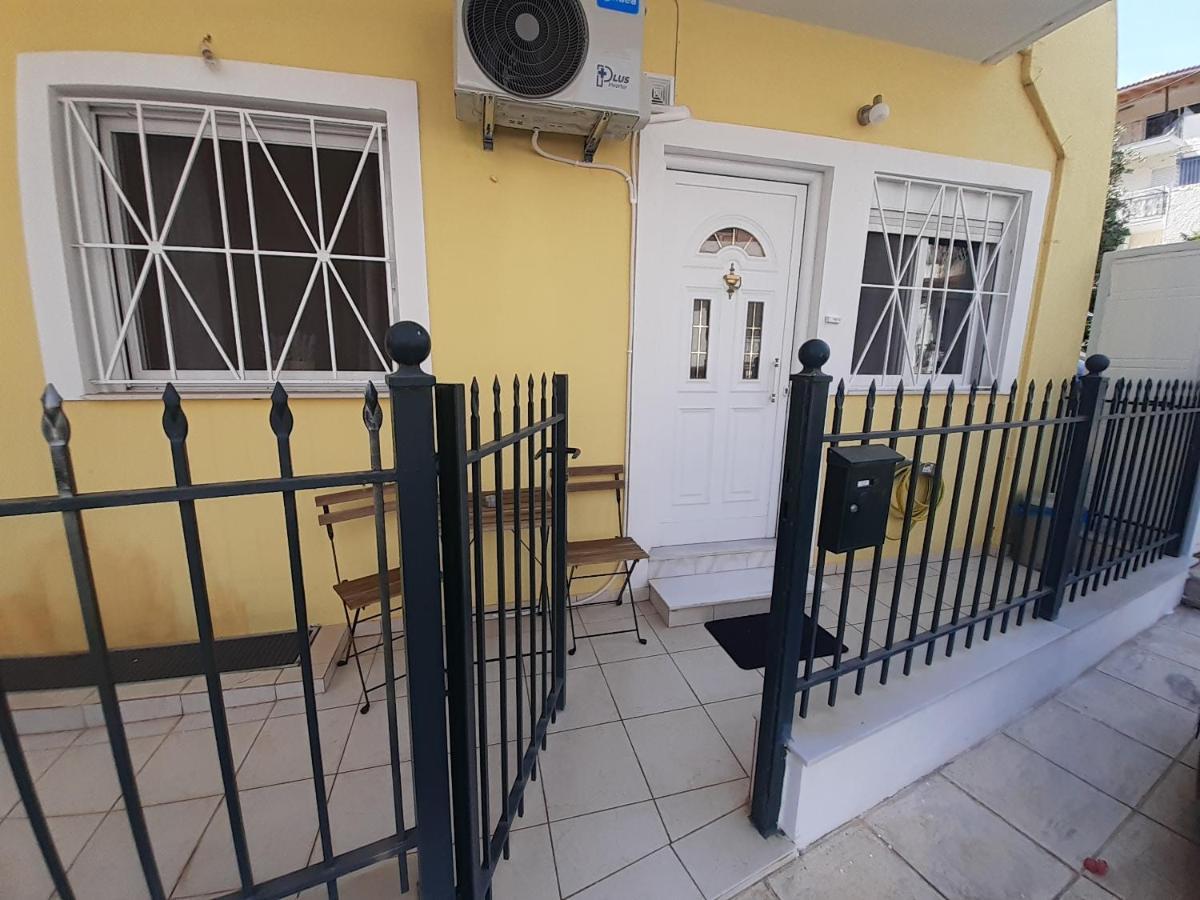 Yellow House Apartment Kalamata Exterior photo
